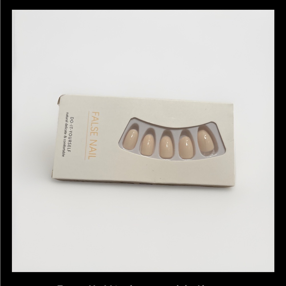 Press On Nails Set - Picture 4 of 6
